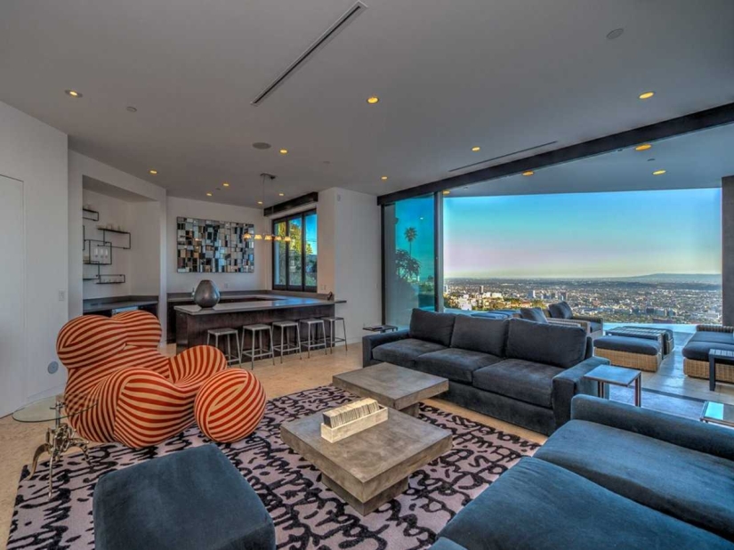 23-year-old YouTube star Jordan Maron bought a $4.5 million mansion in Hollywood