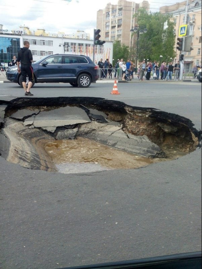 25 impresionantes dibujos en 3D sobre asfalto de artistas callejeros rusos