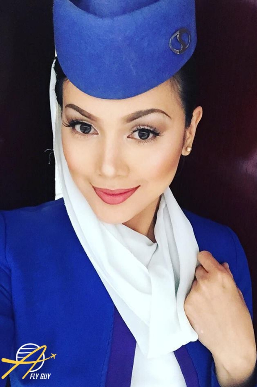 27 sexiest selfies of flight attendants from around the world - Pictolic