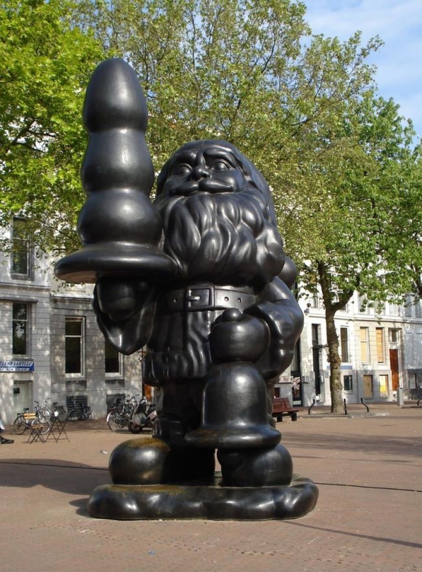 29 most disgusting and ridiculous statues from around the world