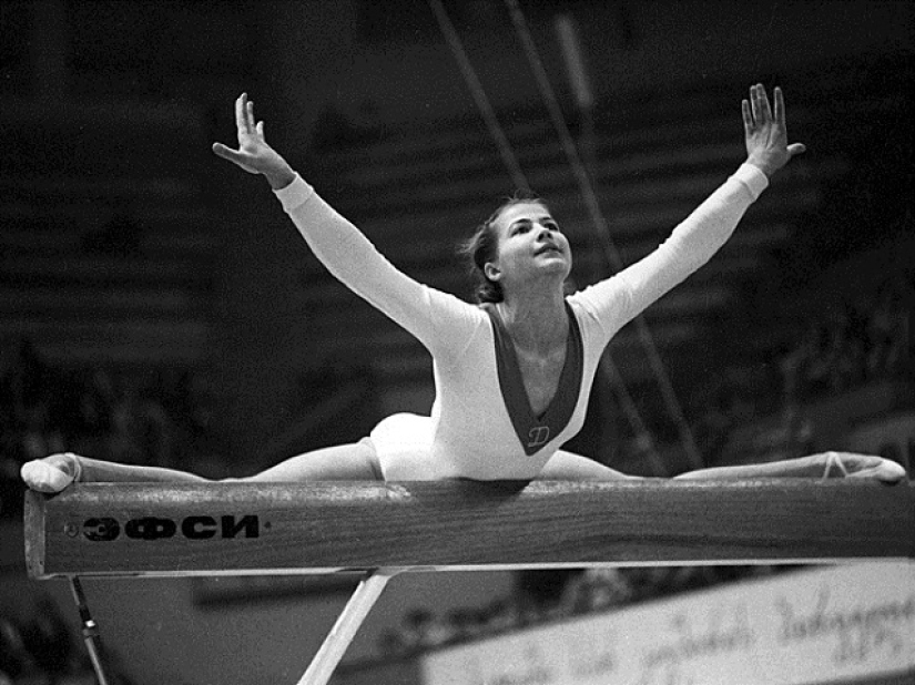 3 Soviética gimnastas aplaudido por el mundo entero