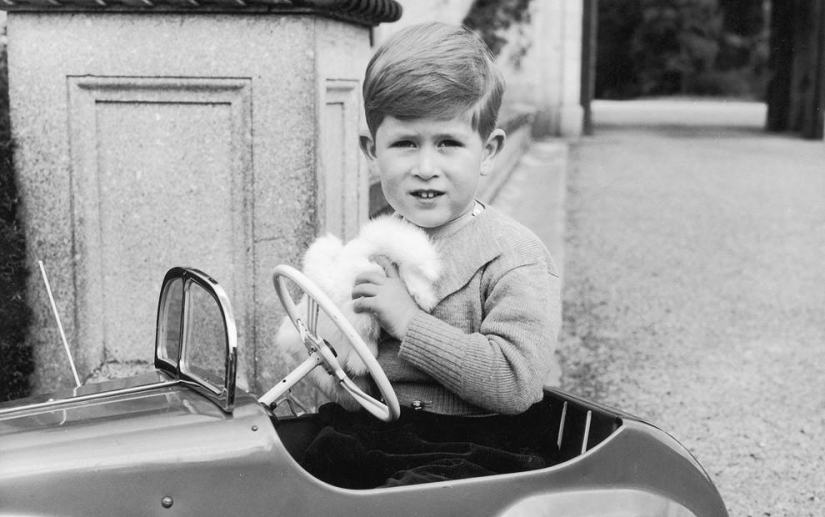 30 fotos de archivo de la infancia de la familia real británica