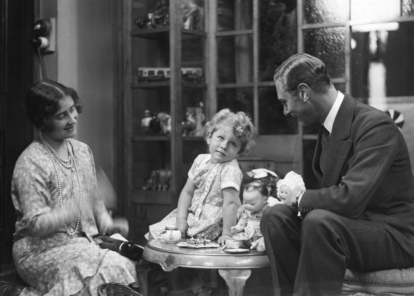 30 fotos de archivo de la infancia de la familia real británica
