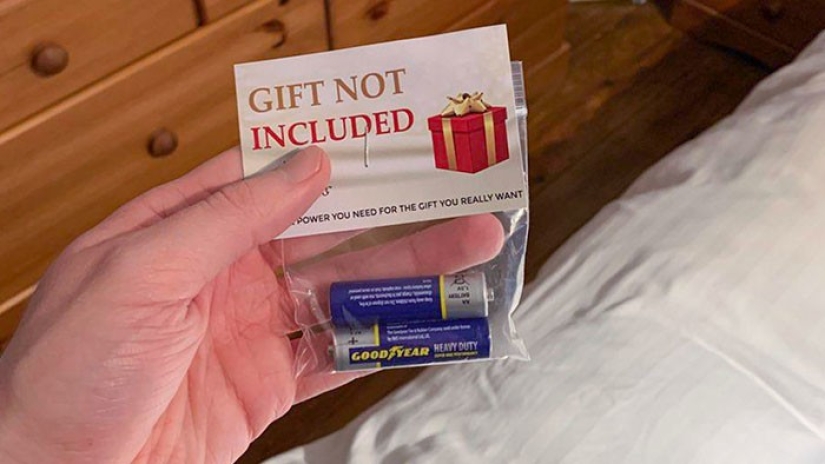 30 funny and unusual gifts shared by Reddit users