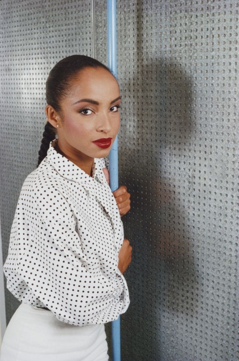 30 Photos Of A Young Sade Adu, One Of The Most Successful British ...