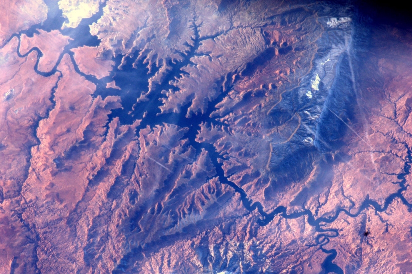 33 photos of the amazing planet Earth from space