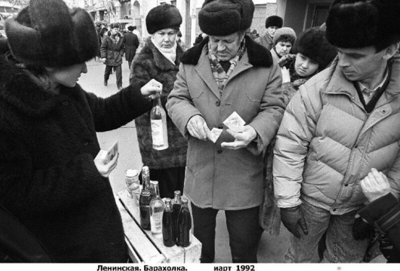 35 expressive photos about Russia in the wild 90s