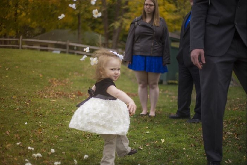 35 pruebas de que los niños son los invitados a la boda más infelices