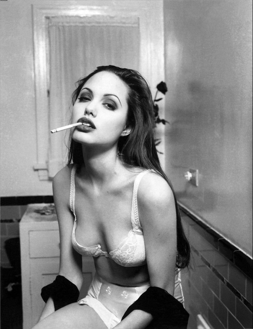 37 fatal beauties and cigarettes