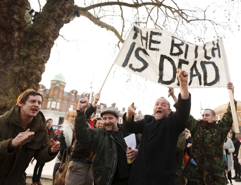 &#39;La vieja bruja está muerta&#39; mientras los manifestantes en Gran Bretaña celebran la muerte de Margaret Thatcher