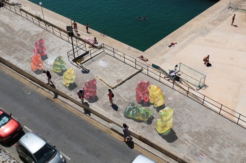 3D bears on the waterfront of Malta - and one of them is dead