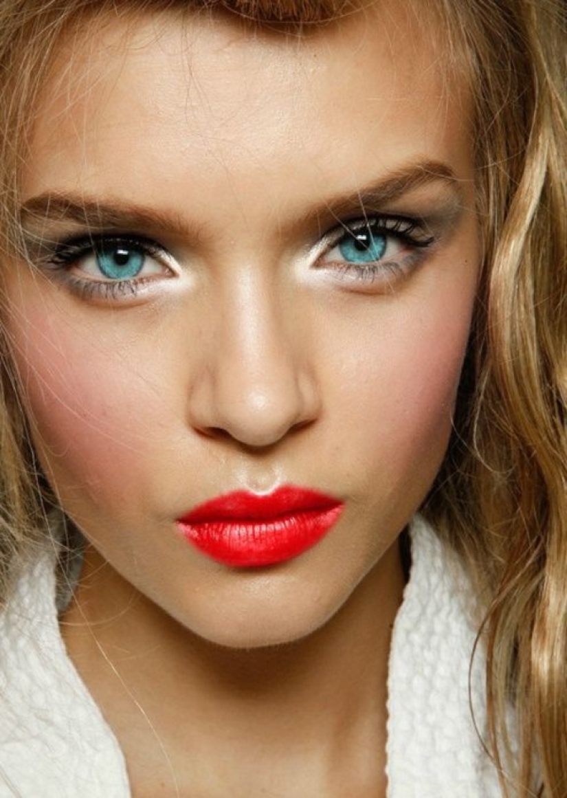4 Winter Makeup Mistakes Every Woman Makes