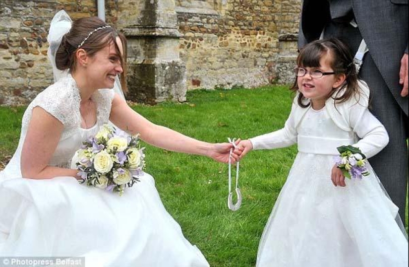 4-year-old paralyzed girl was able to walk the bride to the altar