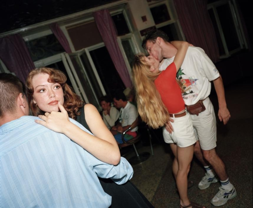 40 nostalgic frames - Yalta in the 90s through the lens of a British photographer