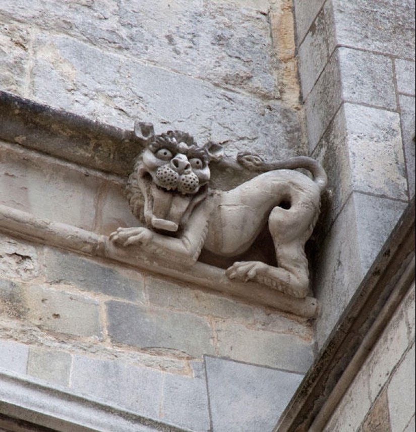 40 of the most outstanding gargoyles in the world