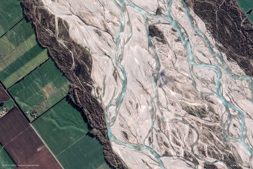 44 amazing abstract images from Google Earth
