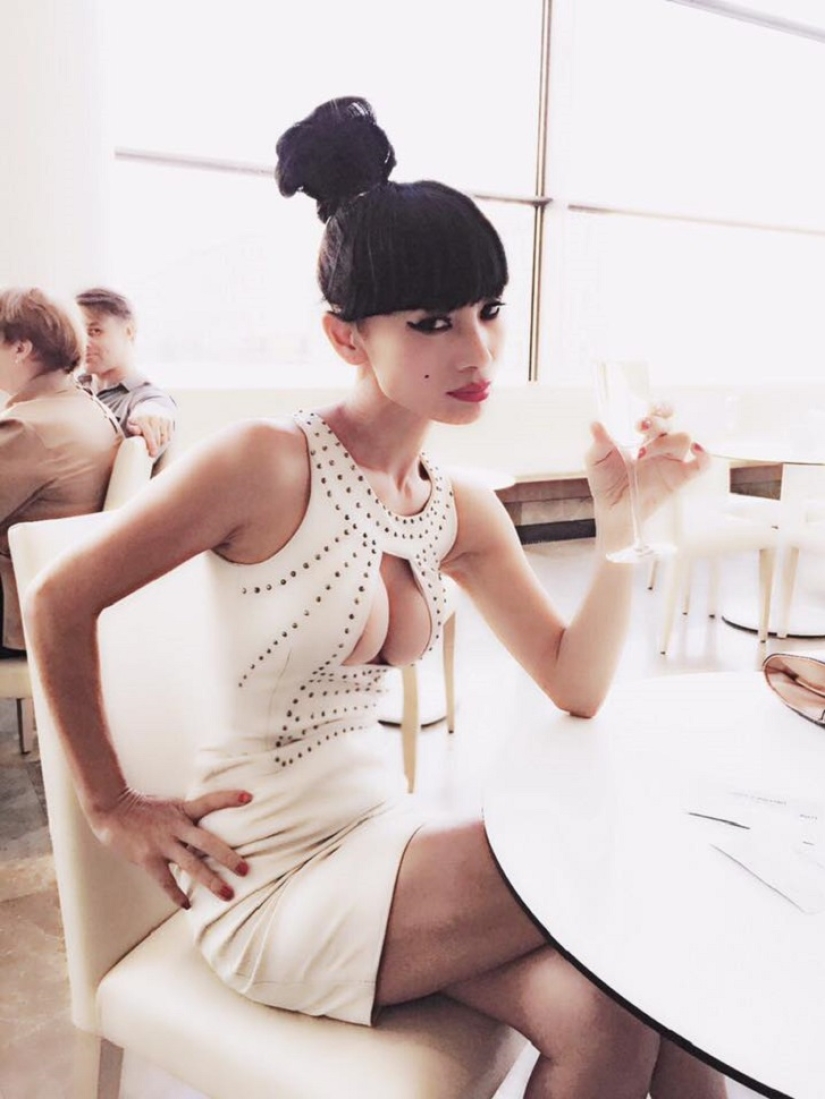 48-year-old actress Bai Ling looks more beautiful than many 25-year-olds!