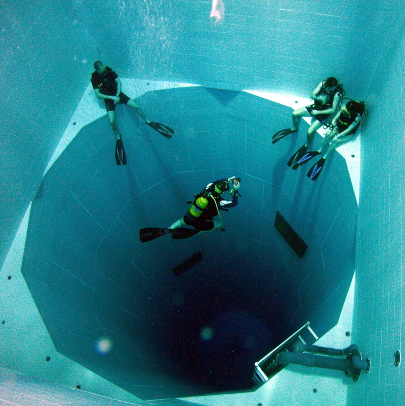 7 most amazing facts about the deepest pool in the world