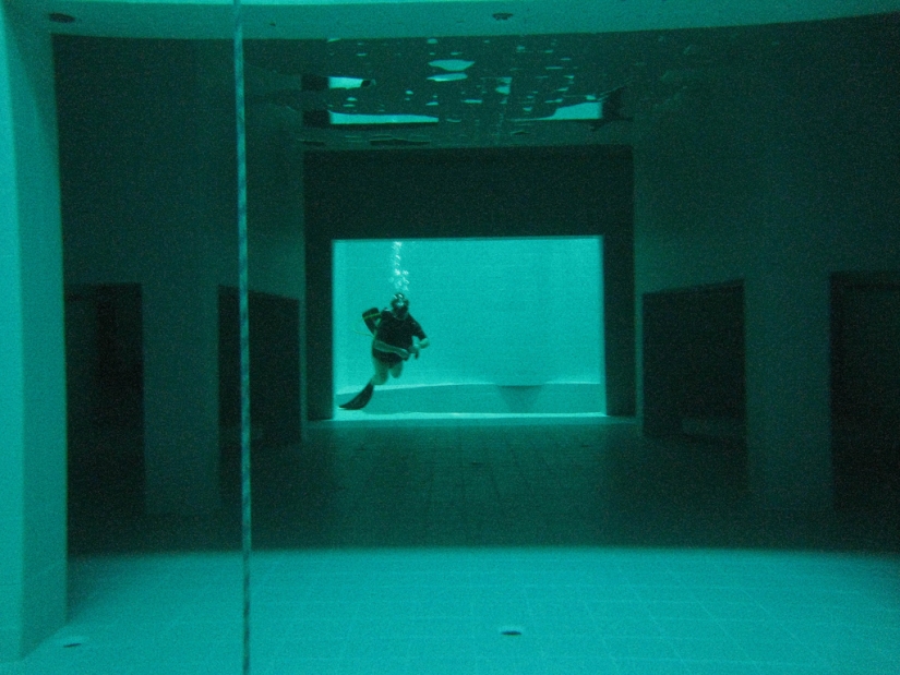 7 most amazing facts about the deepest pool in the world