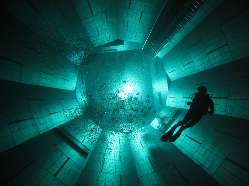 7 most amazing facts about the deepest pool in the world