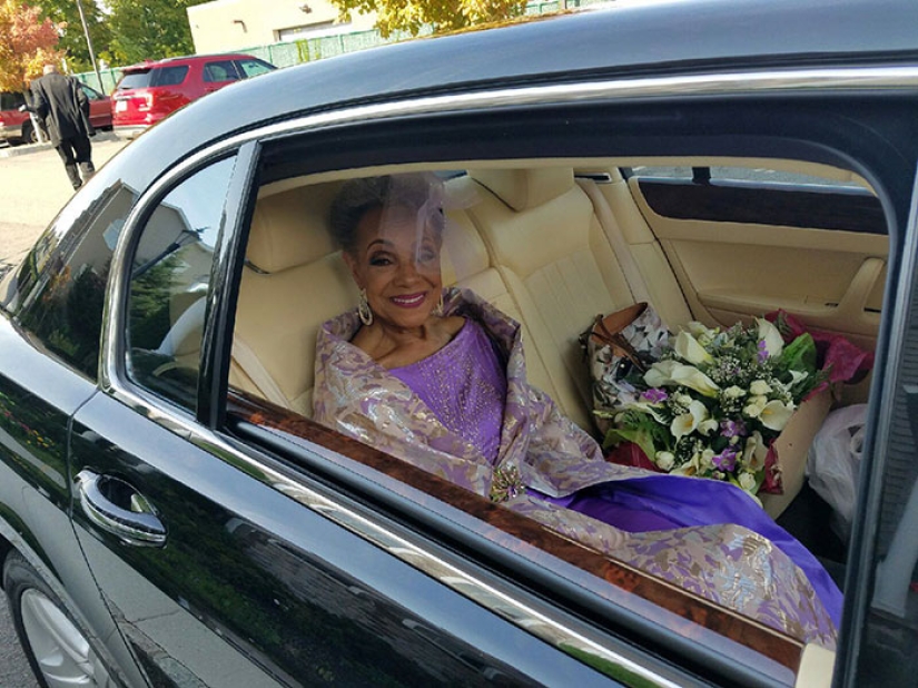 86-year-old grandmother got married in a chic dress of her own design