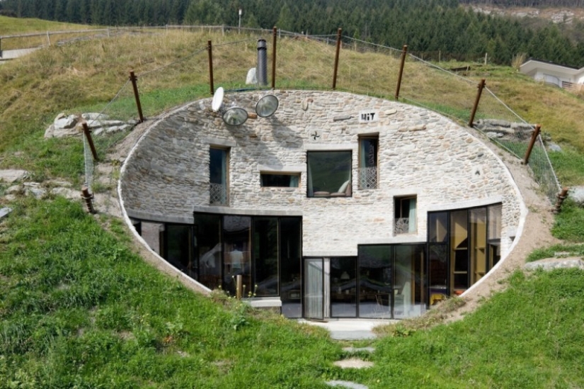 9 amazing houses hidden from prying eyes
