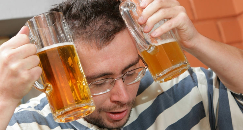 9 señales de que una persona cercana a usted es un alcohólico