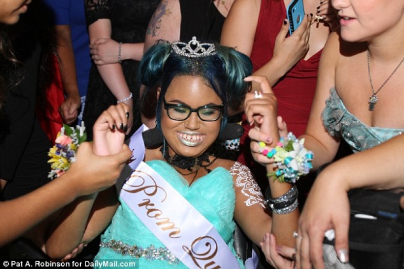 A 14-year-old terminally ill girl was chosen as the queen of the ball, fulfilling her last wish