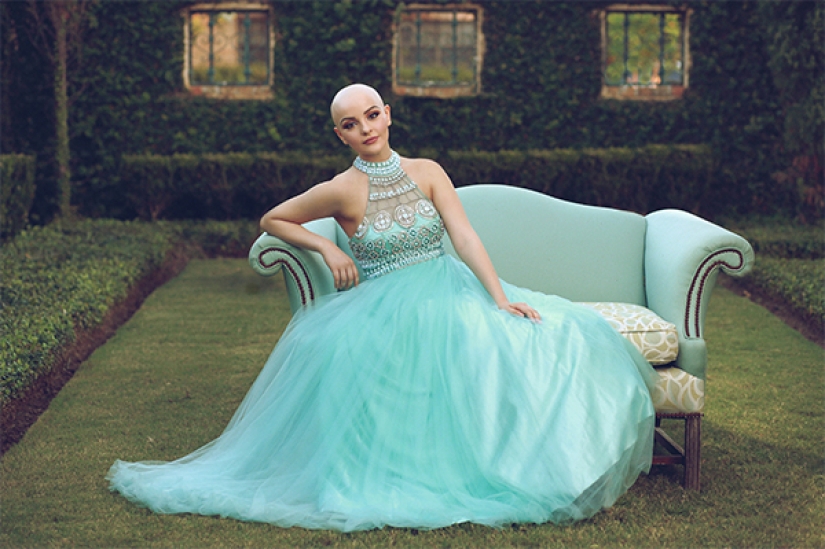 A 17-year-old girl struggling with cancer starred in a bold photo shoot without a wig
