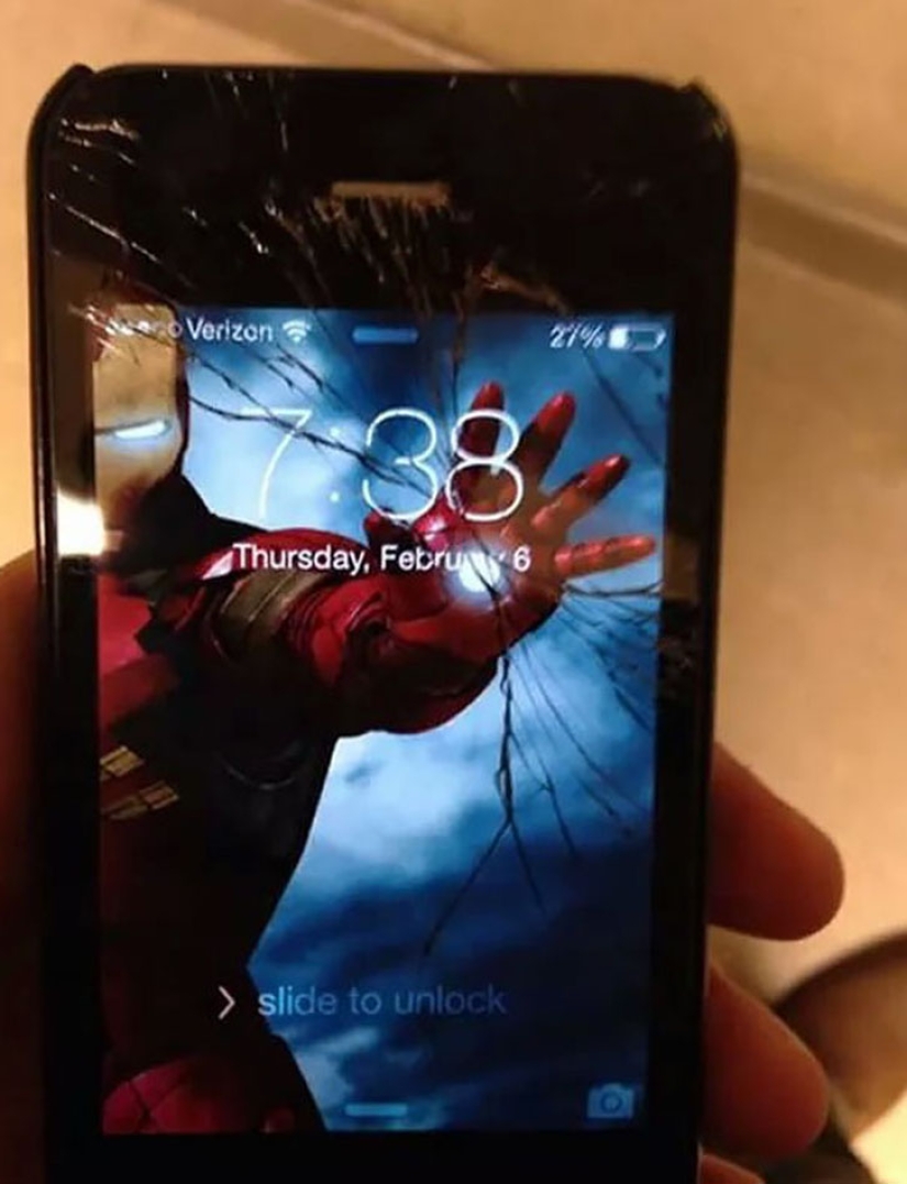 A creative way to "fix" a hopelessly broken smartphone screen