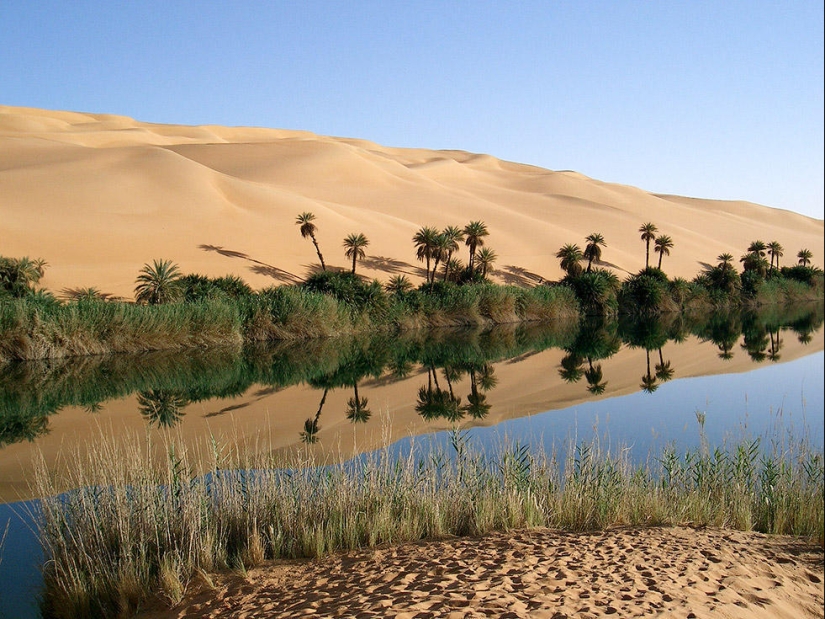 A fabulous oasis in the African desert: Ubari lakes