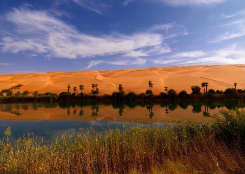 A fabulous oasis in the African desert: Ubari lakes