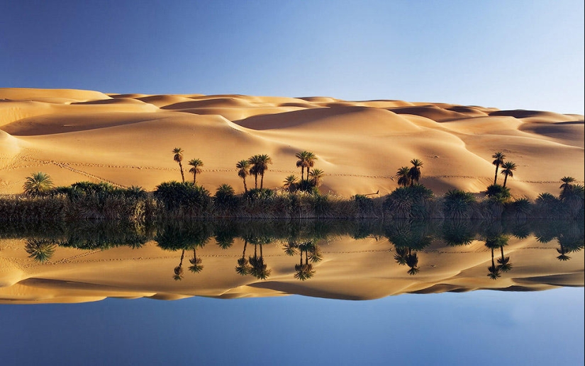 A fabulous oasis in the African desert: Ubari lakes