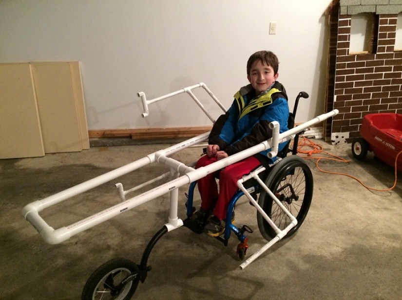 A father creates costumes for his son&#39;s wheelchair