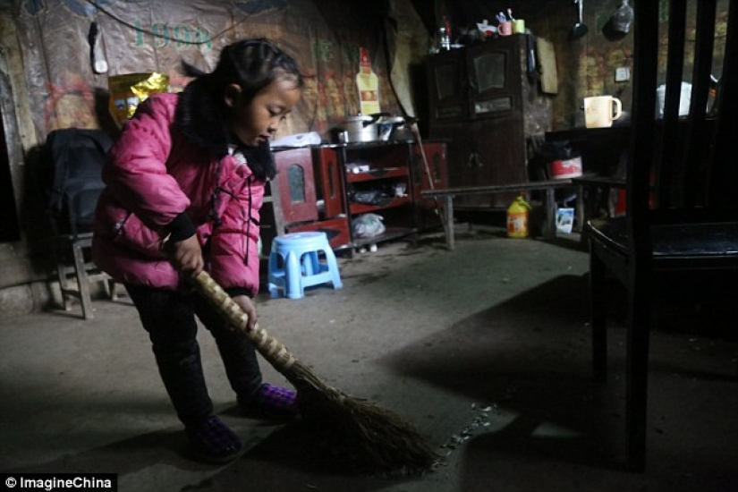 A five-year-old girl became the only nurse for her grandmother and great-grandmother