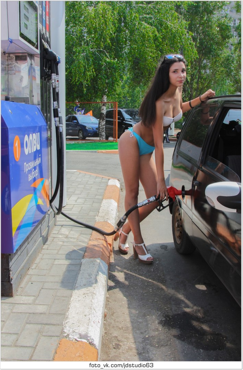 A full tank for a bikini: how the Samara gas station forced the girls to undress