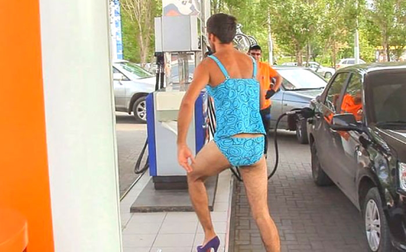 A full tank for a bikini: how the Samara gas station forced the girls to undress