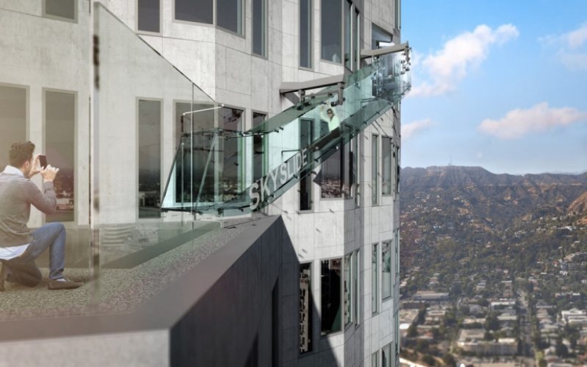 A glass slide on the tallest skyscraper in Los Angeles replaces the brave elevator