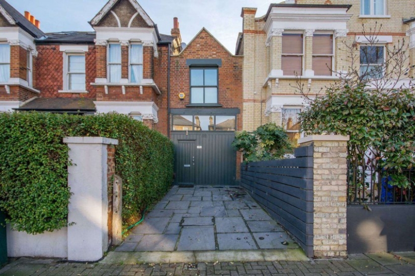 A house 3 meters wide and worth 1.2 million dollars in London