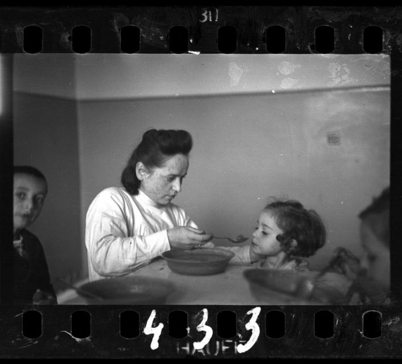 A Jewish photographer captured life in a ghetto in occupied Poland at his own risk