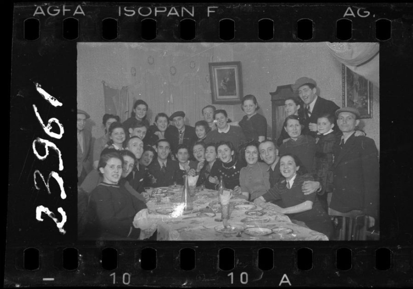 A Jewish photographer captured life in a ghetto in occupied Poland at his own risk