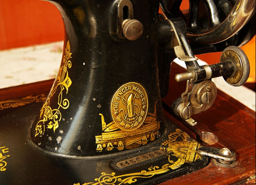 A la caza de máquinas de coser, o por qué los anticuarios necesitan el "Cantante"de la abuela