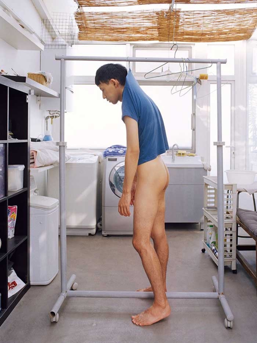 A photographer from China checked what happens when a man and a woman change gender roles