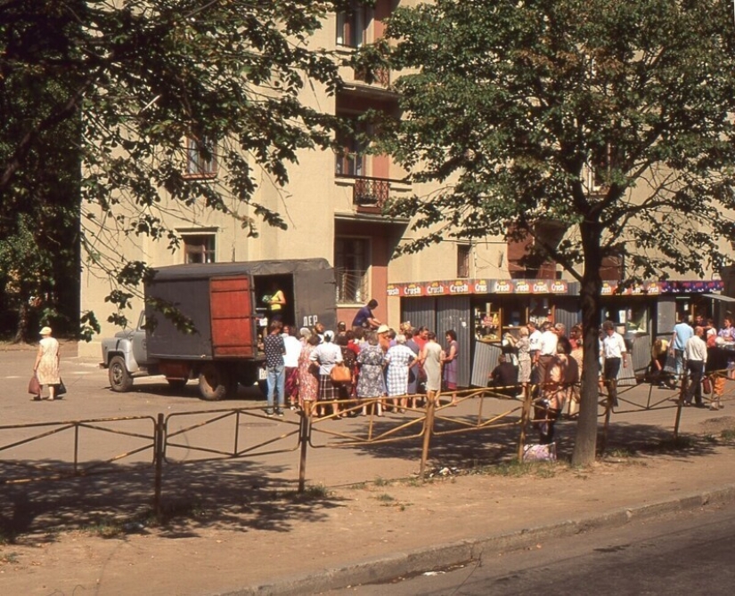 A pie, en San Petersburgo, 1993