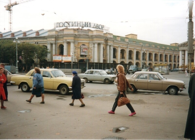 A pie, en San Petersburgo, 1993