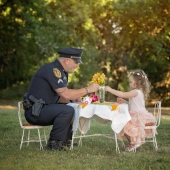 A policeman starred in a cute photo shoot with a girl he saved from death