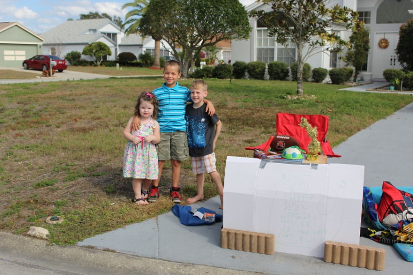 A six-year-old boy distributed his favorite toys to children who need them more