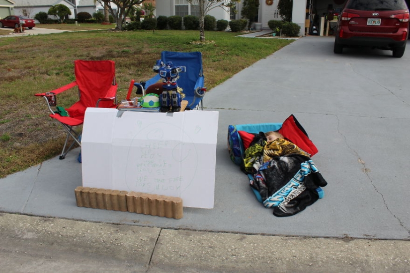 A six-year-old boy distributed his favorite toys to children who need them more