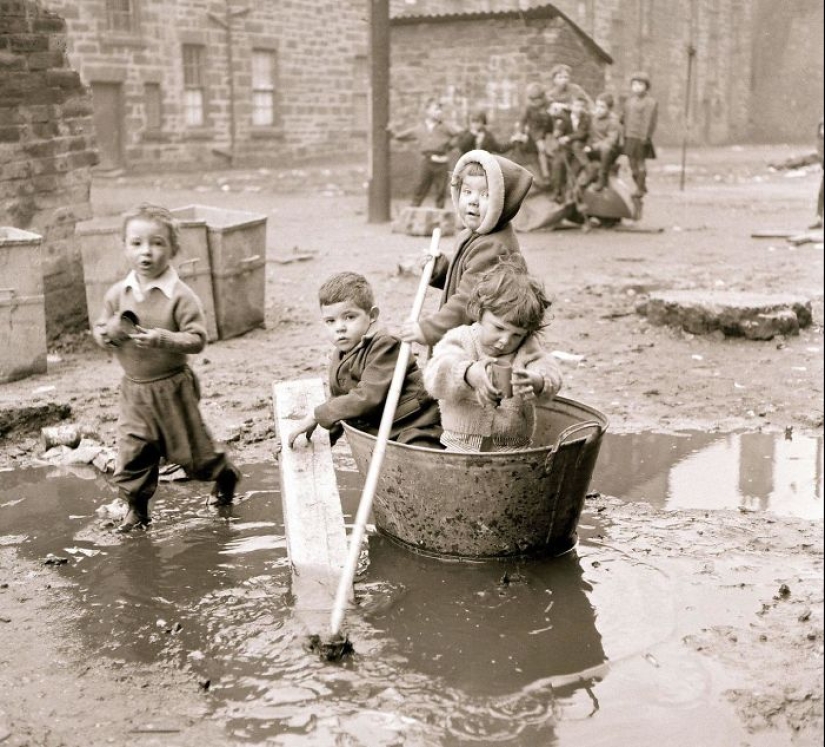 A time when there were no iPads yet, and children played outside.