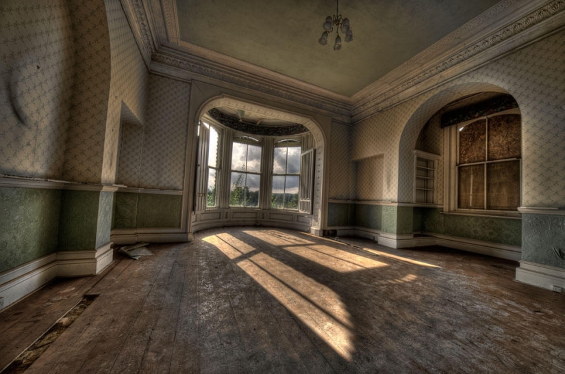 Abandoned schools and universities around the world